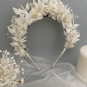 Diadema flores blancas para novia
