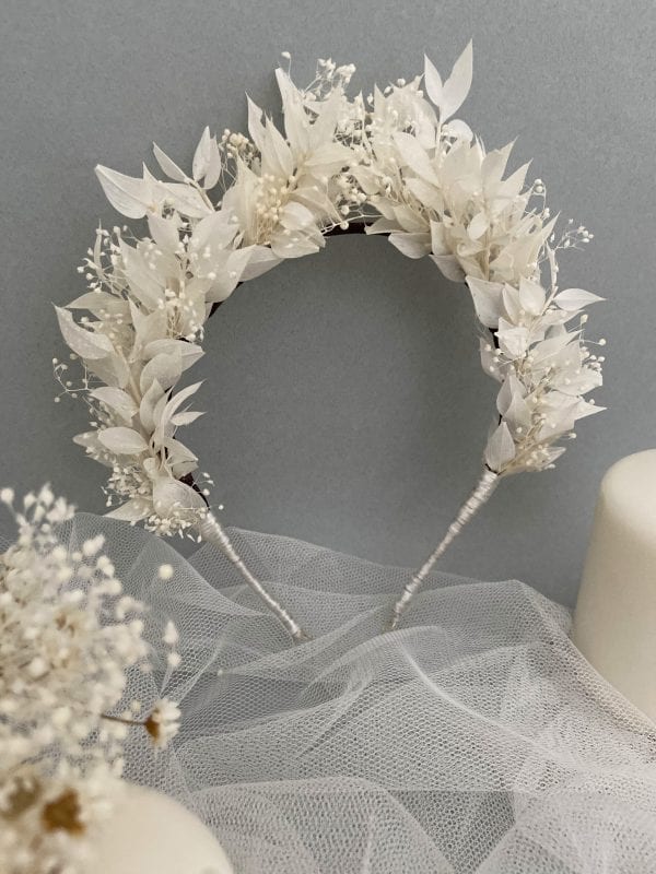 Diadema flores blancas para novia