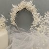 Diadema flores blancas para novia, corona flores novia, novias 2021, tocados de novia, tocados de flores, flores preservadas, novia boho, novia 2021, mejores tocados