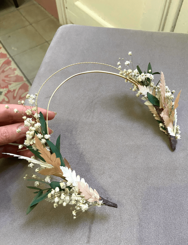 Diadema con doble arco y flores